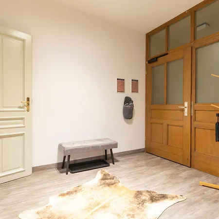 Edles Stuckdecken-Juwel! 2 Schlafzimmer, Parkplatz Vor Der Tuer, Hbf Nah, Gratis Kaffee&Tee